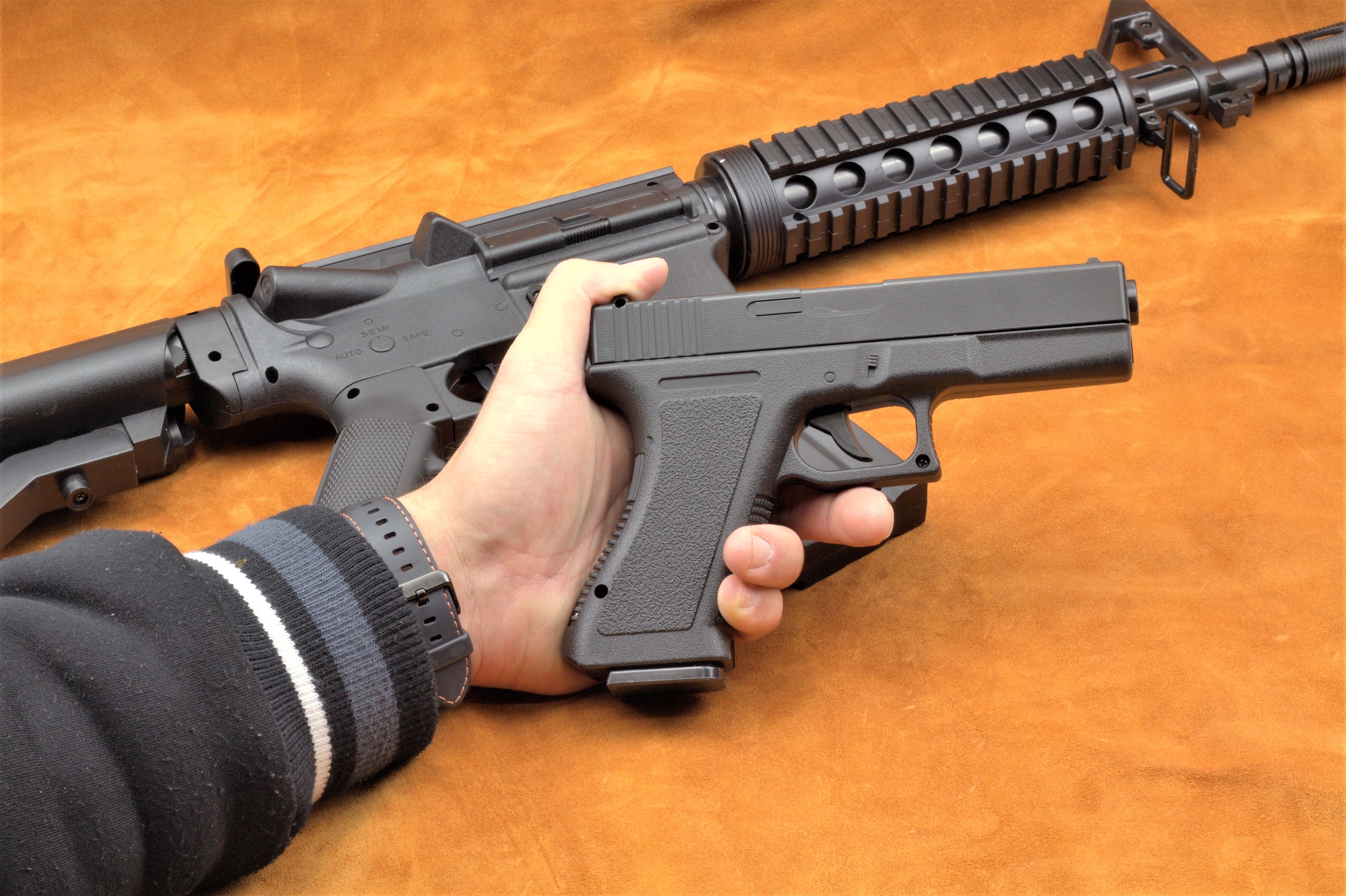 Pistole Airsoft Softair Waffen Erbsenpistole 9904 Set mit Pistole